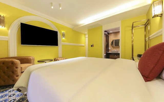 Lerocherrouge Hotel