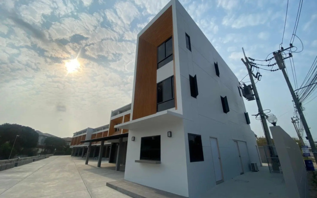 Nunglenkunmai Hotel (SHA Certified)
