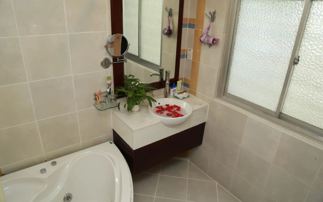 A25 Premium Hotel - 20 Bui Thi Xuan