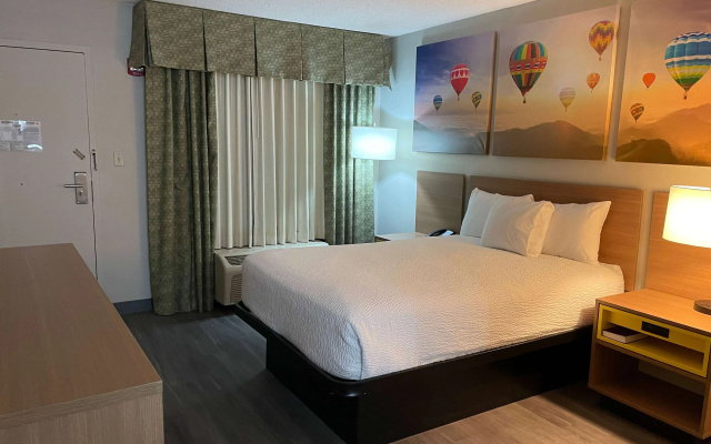 Days Inn & Suites by Wyndham Albuquerque North