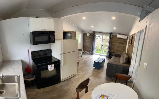 Harrison Lake Cottages
