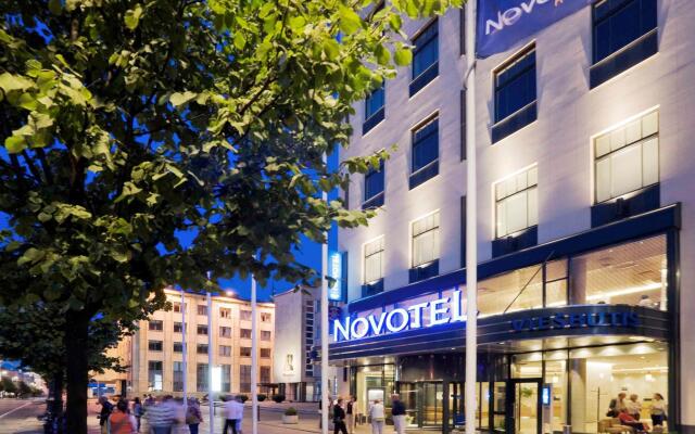 Отель Novotel Vilnius Centre Литва, Вильнюс - 11 отзывов об отеле, цены и фото номеров - забронировать отель Novotel Vilnius Centre онлайн вид на фасад