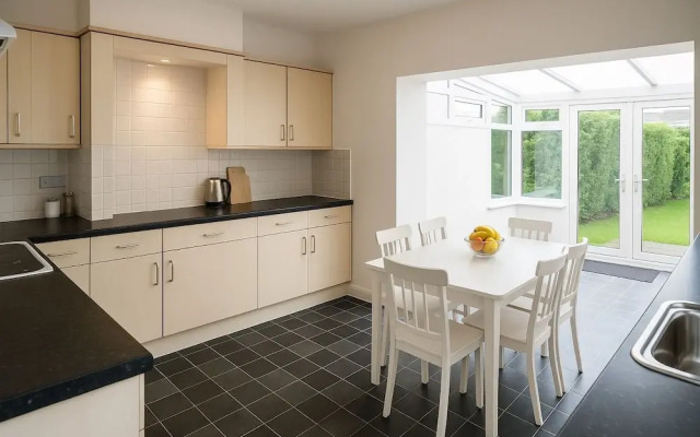 Rylstone Retreat - 4 Bedroom House in Reading