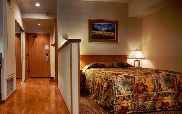 Squaw Valley Lodge
