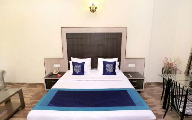 OYO 10111 Hotel Roopa International