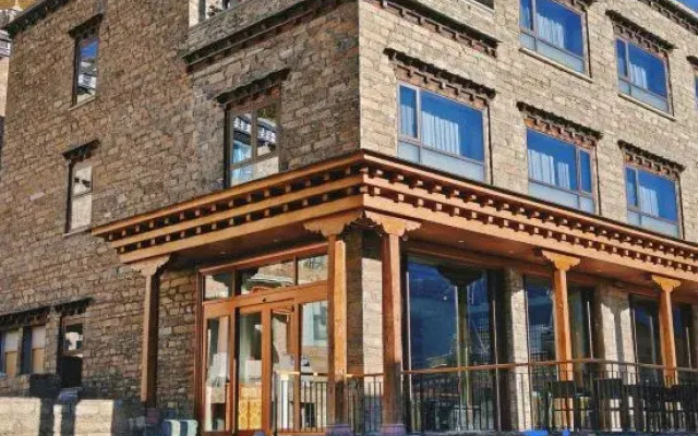 Daocheng Yading AZARA Nomad Black Highland Barley Hotel