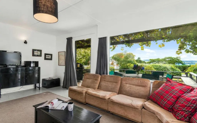 Serenity by the Lake - Lake Taupo Holiday Home