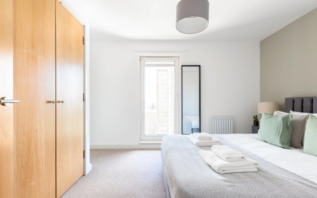 Deluxe 2 Bed Flat with Balcony in Hackney