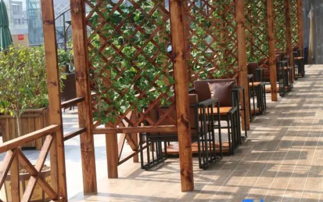 Zizhong Zhongtie Bomei Hotel