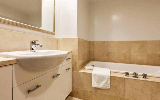 QV Spacious City Apartment - 737