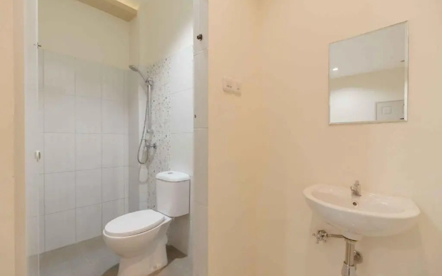 RedDoorz Plus near Millenium ICT Centre Medan 2