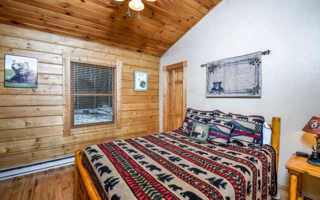 Bear Paws 2 Bedroom House