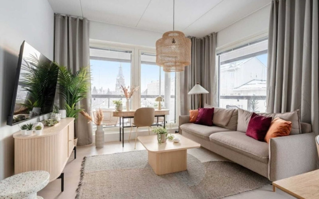 New 2BR Apt with Balcony, Sauna & Great Location