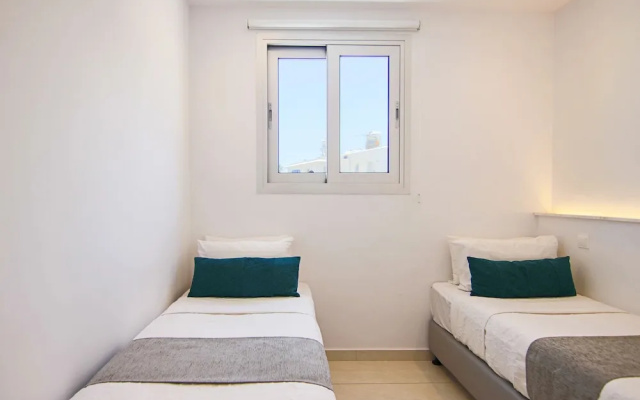 Phaedrus Living: Seaside Deluxe Flat Harbour 112