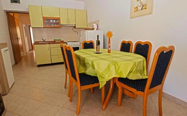 Apartment 958