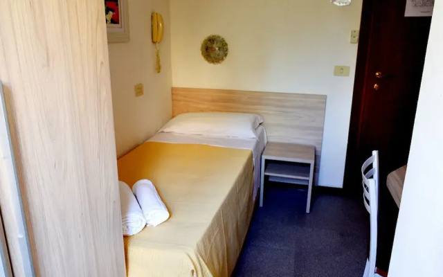 Single Room With Breakfast