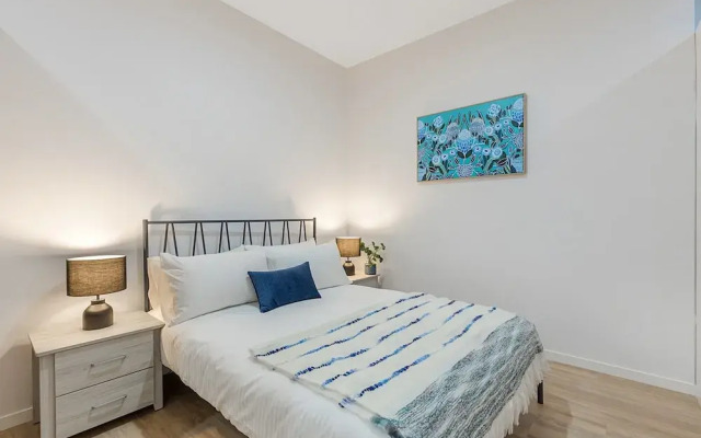 Executive Unit With Pool and Gym Near Riverfront