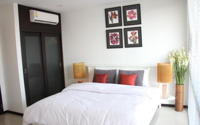Апартаменты Two Villas Suite Service Apartment