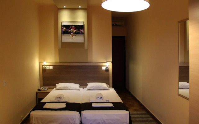 Philoxenia Hotel & Studios