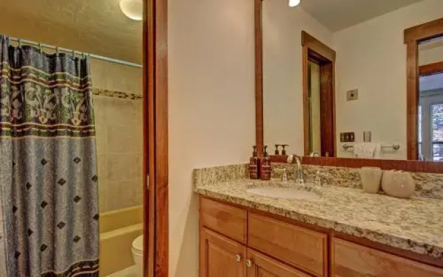 A208 Lake Cliffe Condos