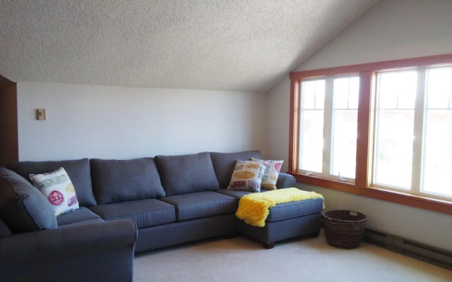 1881 Beach Dr