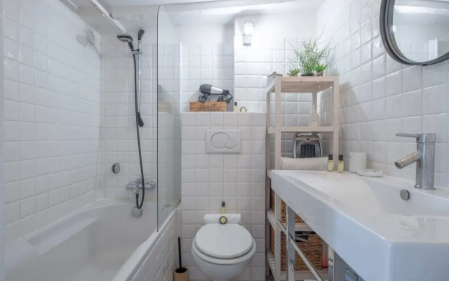 Stylish Apartment for 2 in the Heart of Paris
