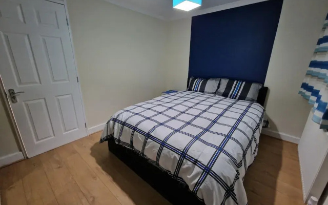 Rooms with Shared Bath Kitchen Parking