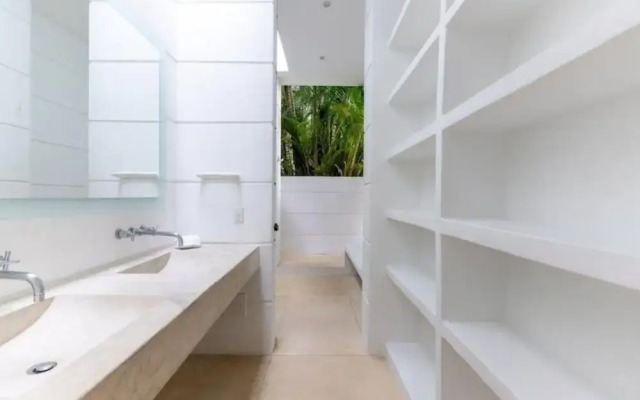 w Majestic 4BR Villa w Pool at Mesa de Yeguas