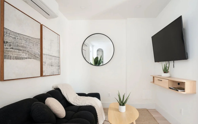 48-3fe 2BR Prime Midtown West