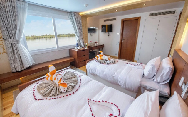 Dahabiya Azhar II Luxury Cruise
