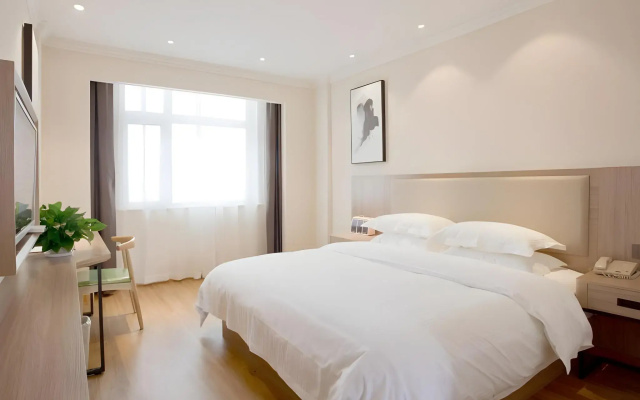 GreenTree Inn Jiangxi Yingtan Railway Station Square Business Hotel