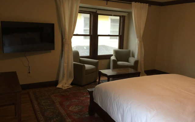 Dartmouth House Inn
