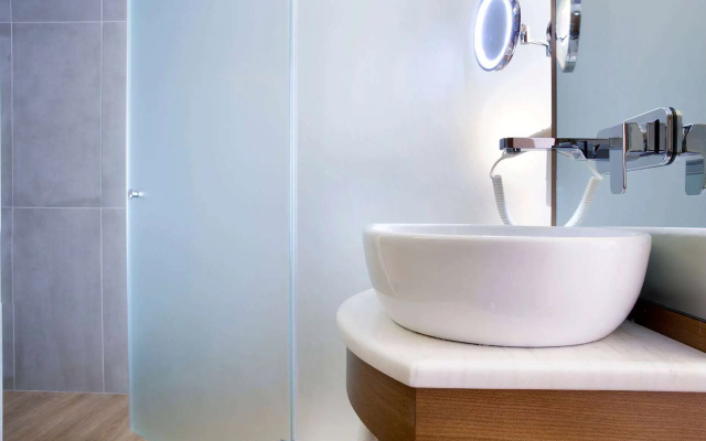 Zeus Essence Wyndham Athens Residence