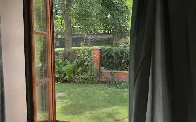 The Green Garden Apartment