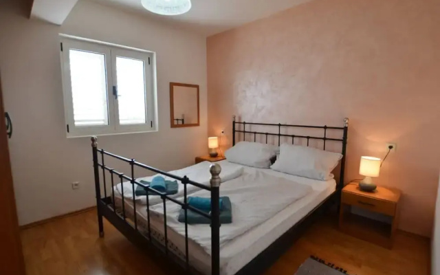 Spacious Apartment With Loggia