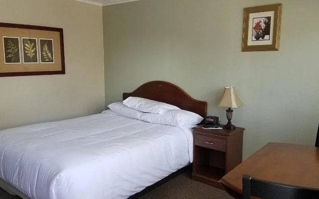 Birch Knoll Motel