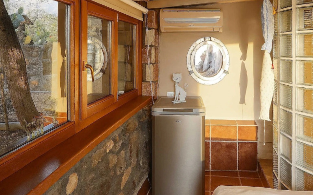 Beachfront Avia Nest - Aspa s Getaway
