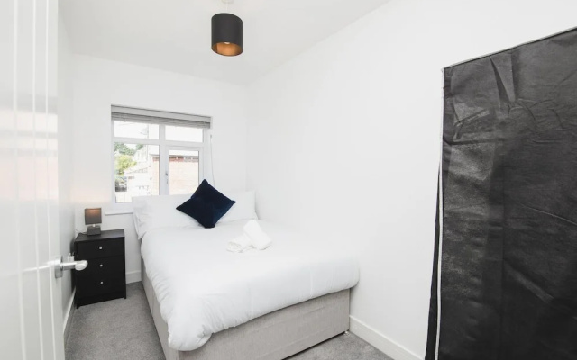 NEW 2BD Pontact Flat in the Heart of Didcot
