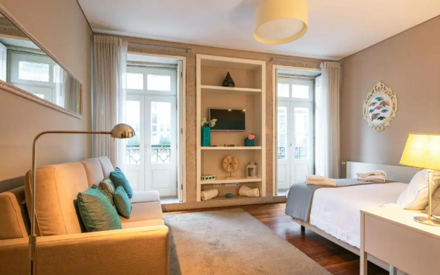 Cardosas Charming Apartment with Balconies