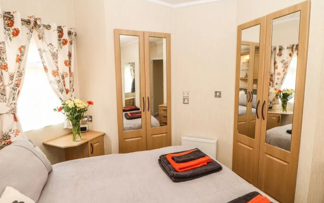 10 Poppy Lodge