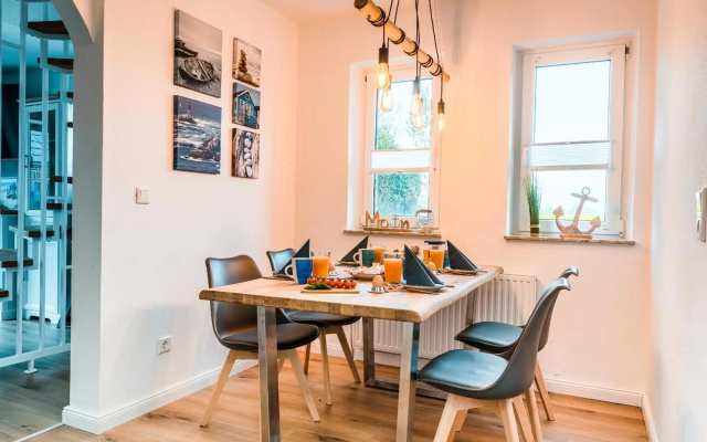 Ferienhaus Steuerbord mit Kamin, Terrasse und Boot