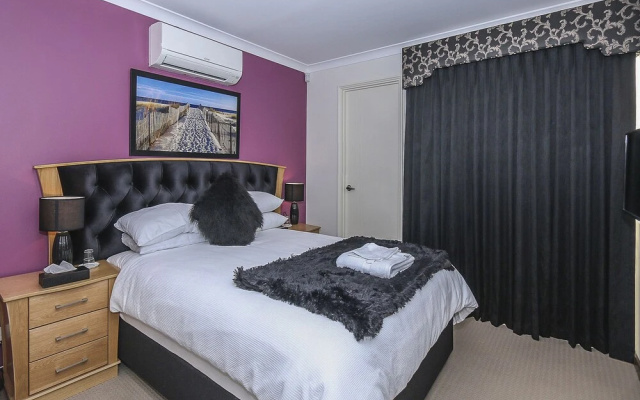 Rose Hotel Clarkson