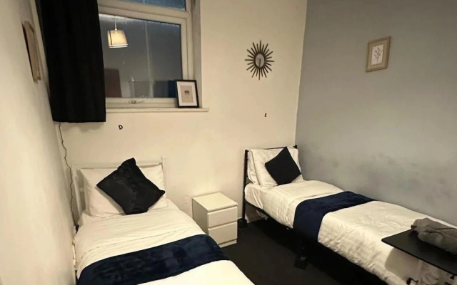 Apartment Sleeps 4 With Parking