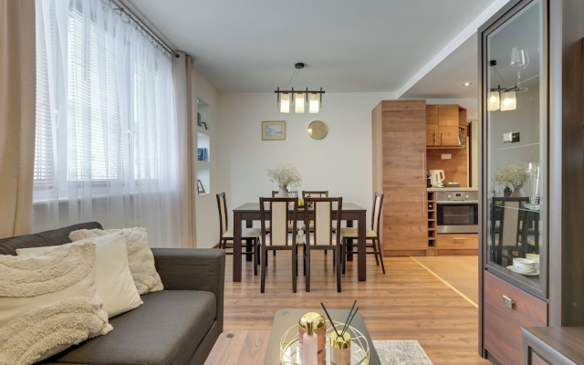 Piastowska near the Jelitkowo Beach & Reagan Park by Downtown Apartments