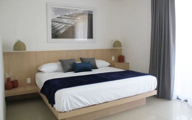 Expo Satelite 2750 Hotel & Suites