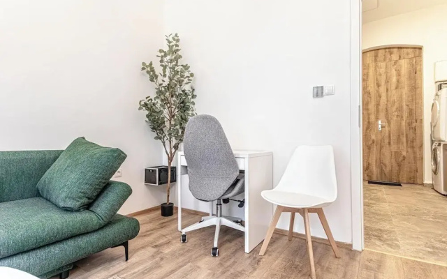 Lovely Apartment Steps from Schonbrunn