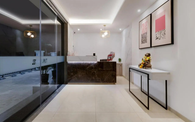 7 Apple Hotel Mahape