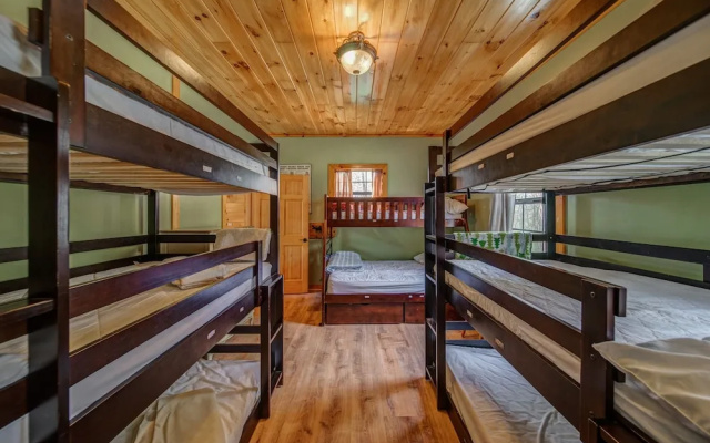 Blueridge Bunk House Wrap-around Deck!