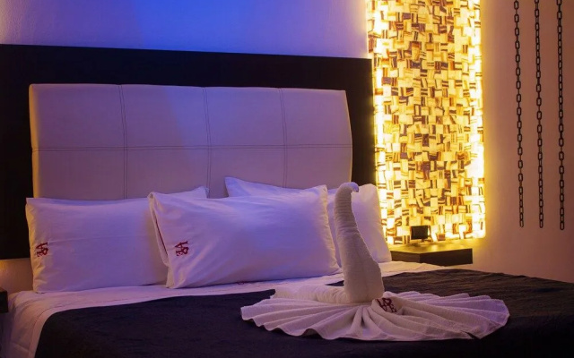 Love Motel