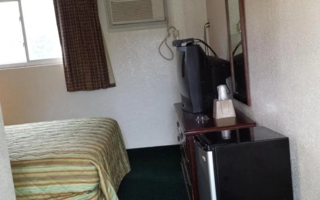 Hallmark Motel